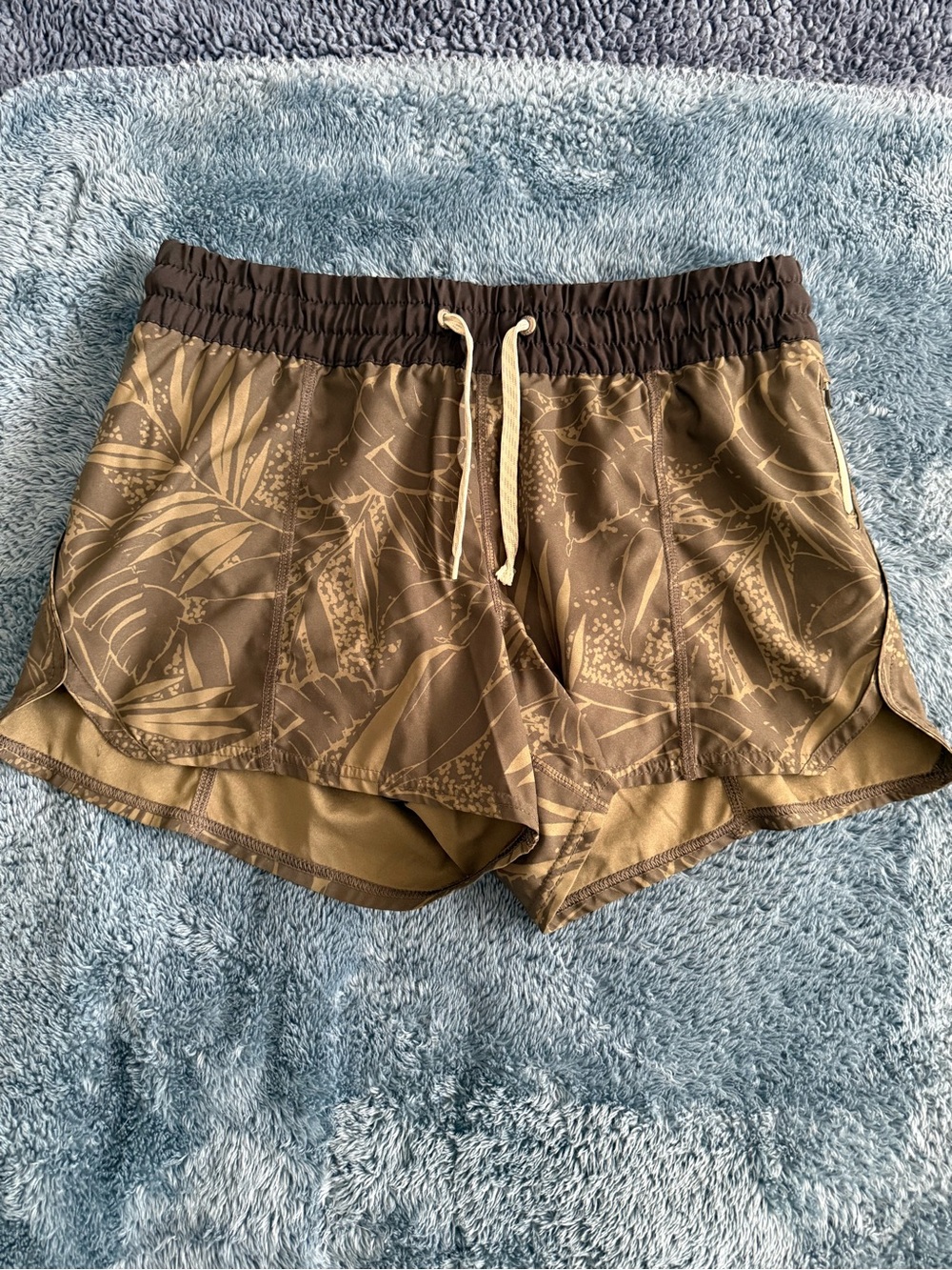 Vuori Clementine Shorts Green Botanical Print